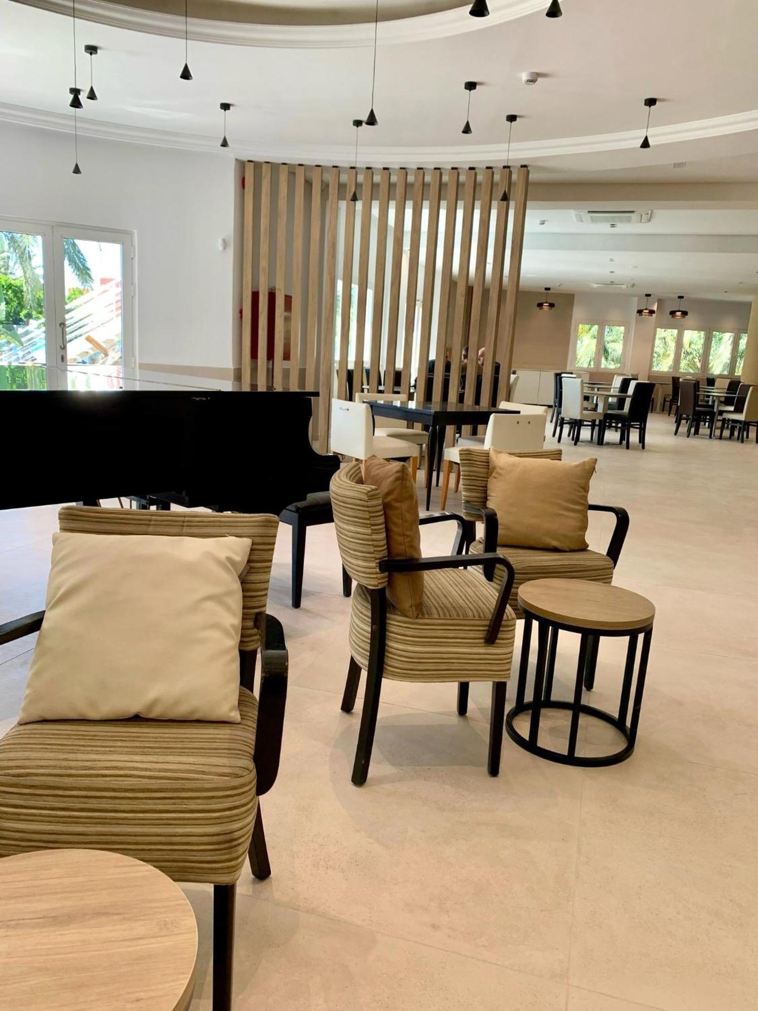 Ohtels Gran Hotel Almeria Bagian luar foto